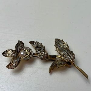 P10. Flower pin with faux pearl center.